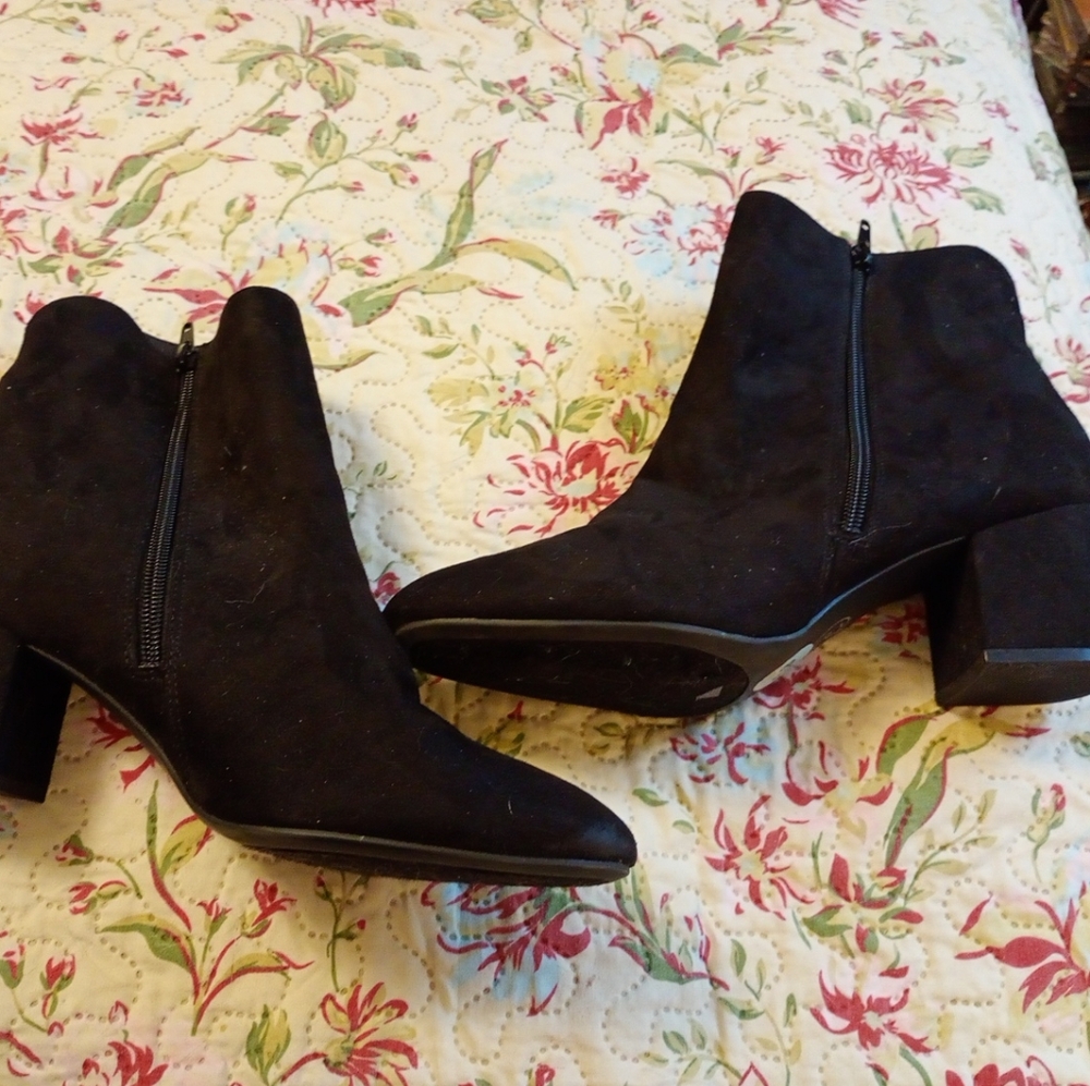Chinese Laundry Black Micro Suede Women's Ankle Booties Size 8.5 Style Dune-001